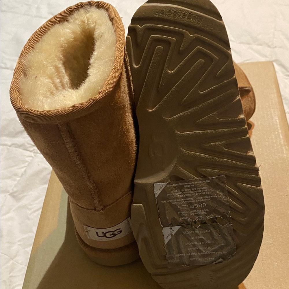 UGG Classic Tan Shearling Boots - Picture 6 of 6